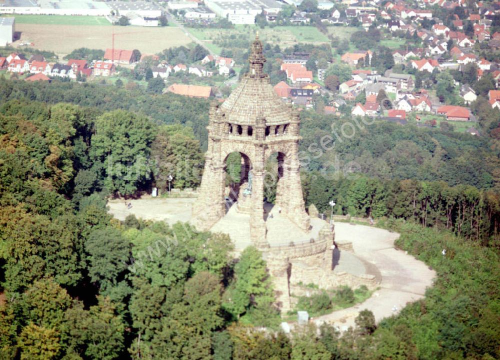  Porta Westfalica aus der Vogelperspektive: Kaiser - Denkmal Porta Westfalica Stadt Porta Westfalica - Der Bürgermeister - Kempstraße 1 32457 Porta Westfalica Tel