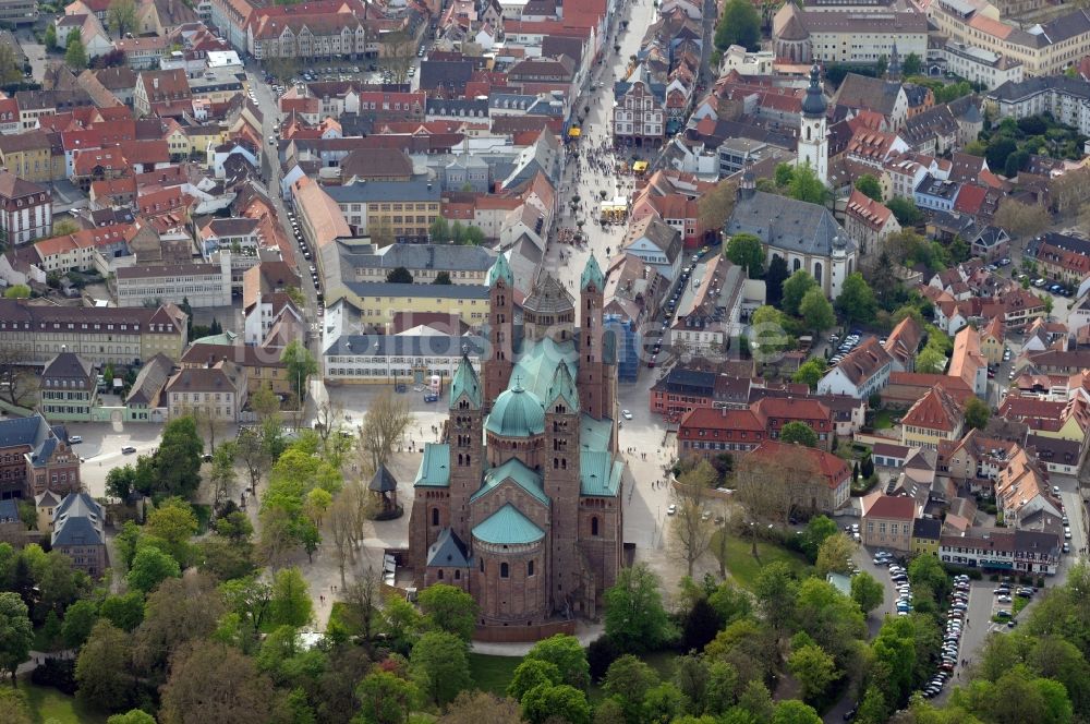 Speyer aus der Vogelperspektive: Kaiser- und Mariendom zu Speyer in Rheinland-Pfalz