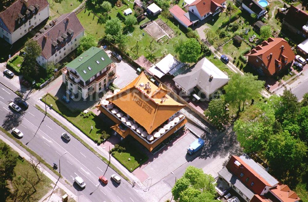 Stahnsdorf / Brandenburg von oben - Kaiser-Pagode (China-Restaurant) Ort: Stahnsdorf / Brandenburg Datum: 05.05.03