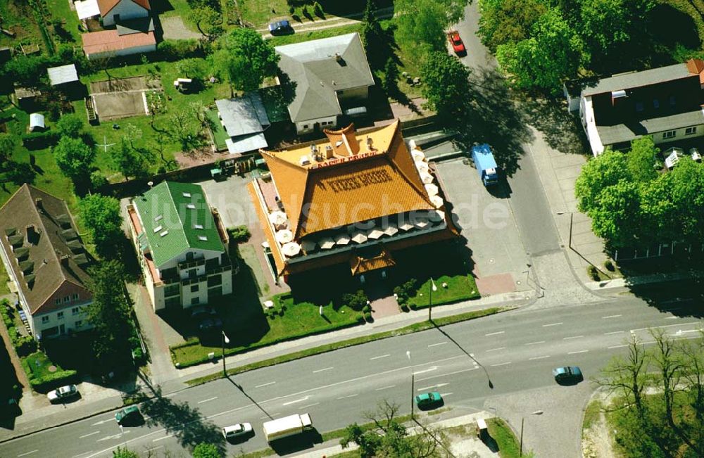 Luftaufnahme Stahnsdorf / Brandenburg - Kaiser-Pagode (China-Restaurant) Ort: Stahnsdorf / Brandenburg Datum: 05.05.03