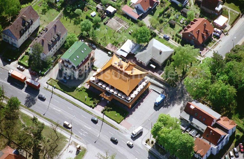 Stahnsdorf / Brandenburg von oben - Kaiser-Pagode (China-Restaurant) Ort: Stahnsdorf / Brandenburg Datum: 05.05.03