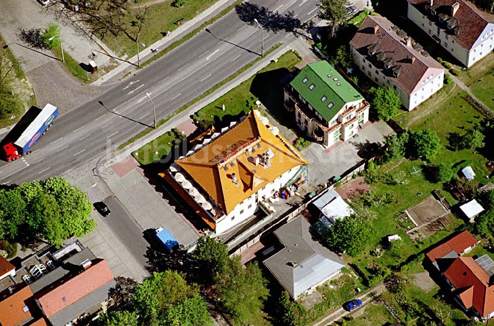 Luftaufnahme Stahnsdorf / Brandenburg - Kaiser-Pagode (China-Restaurant) Ort: Stahnsdorf / Brandenburg Datum: 05.05.03