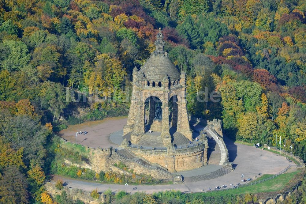 Porta Westfalica aus der Vogelperspektive: Kaiser-Wilhelm-Denkmal in Porta Westfalica im Bundesland Nordrhein-Westfalen 