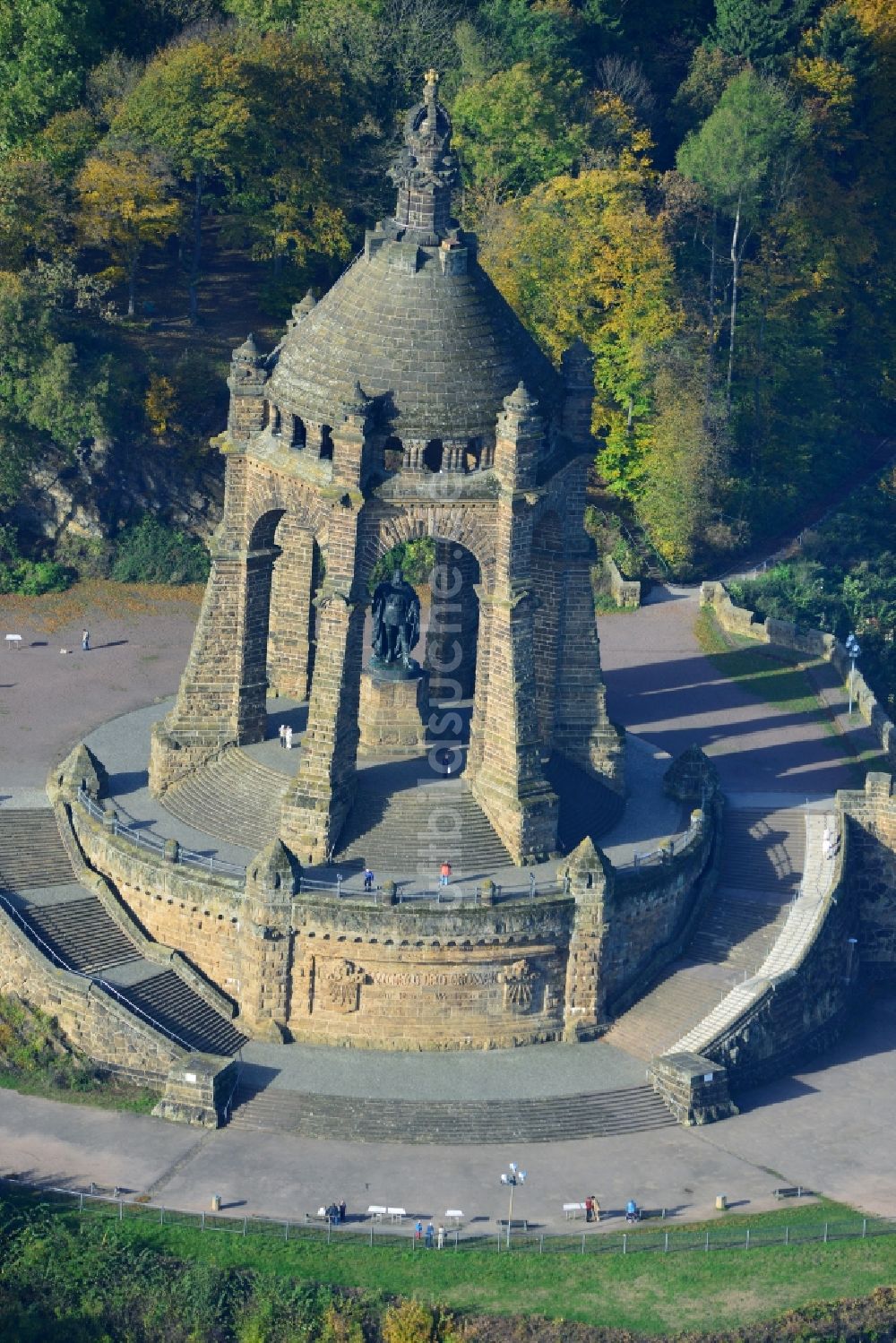 Porta Westfalica aus der Vogelperspektive: Kaiser-Wilhelm-Denkmal in Porta Westfalica im Bundesland Nordrhein-Westfalen 