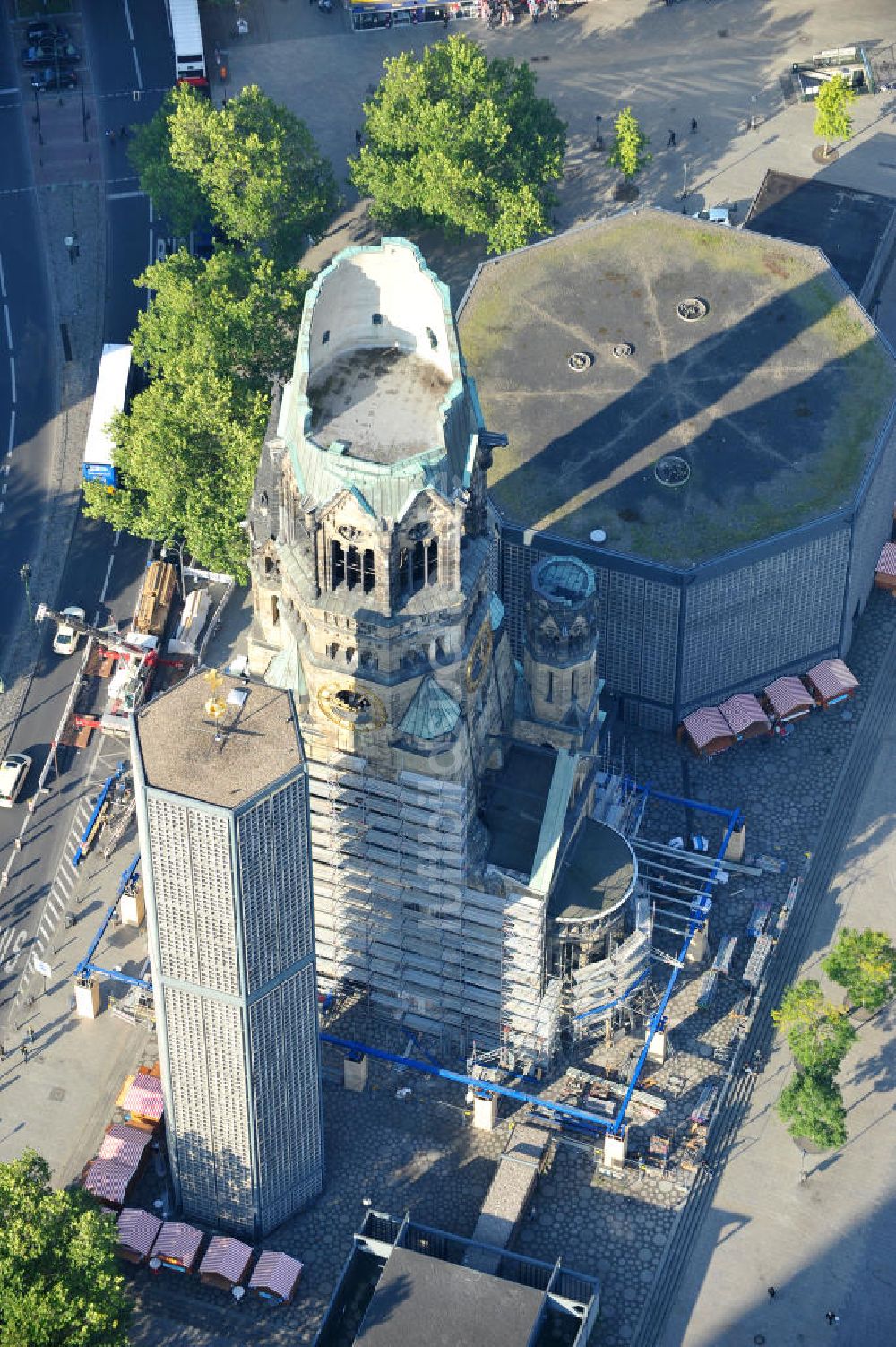 Berlin von oben - Kaiser-Wilhelm-Gedächtnis-Kirche in Berlin-Charlottenburg