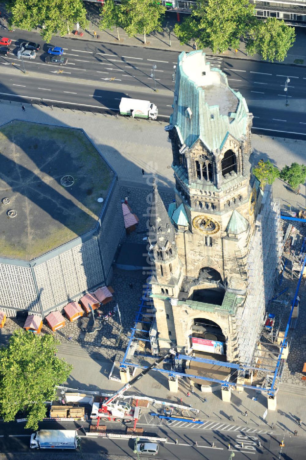 Berlin von oben - Kaiser-Wilhelm-Gedächtnis-Kirche in Berlin-Charlottenburg