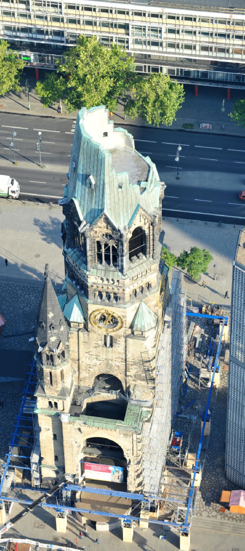 Berlin aus der Vogelperspektive: Kaiser-Wilhelm-Gedächtnis-Kirche in Berlin-Charlottenburg