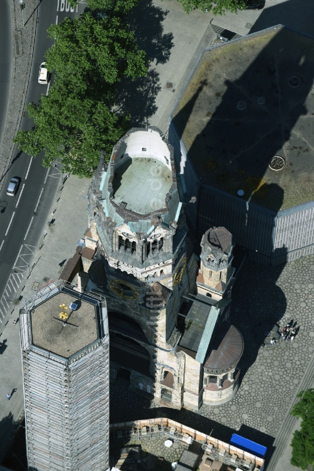 Berlin von oben - Kaiser-Wilhelm Gedächtniskirche in Berlin