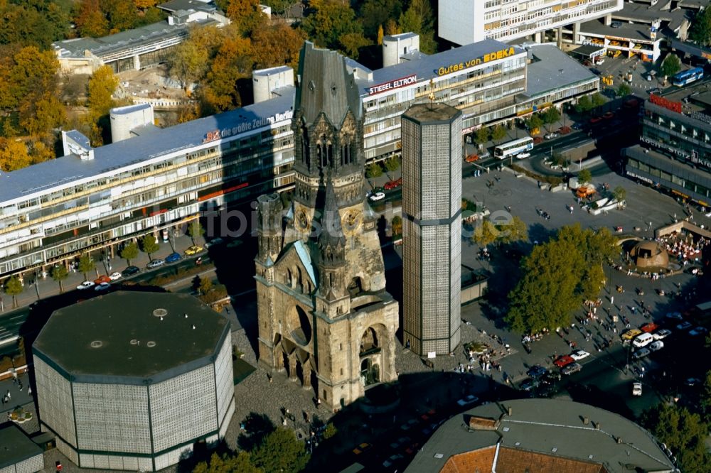 Berlin von oben - Kaiser-Wilhelm Gedächtniskirche in Berlin im Bundesland Berlin