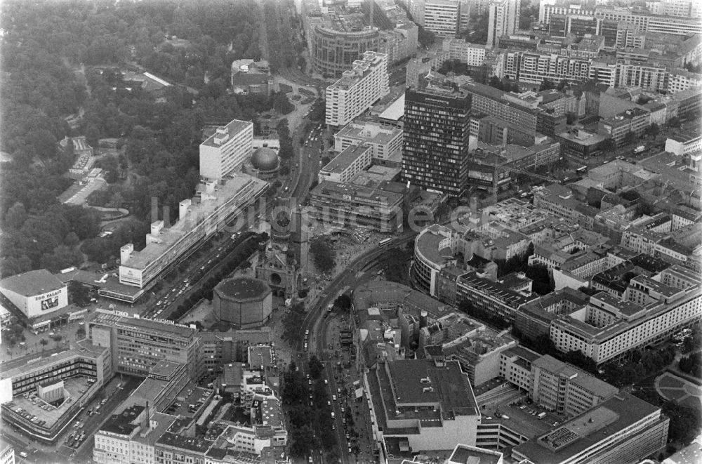 Luftaufnahme Berlin - Kaiser-Wilhelm-Gedächtniskirche auf dem Breitscheidplatz in Berlin-Charlottenburg