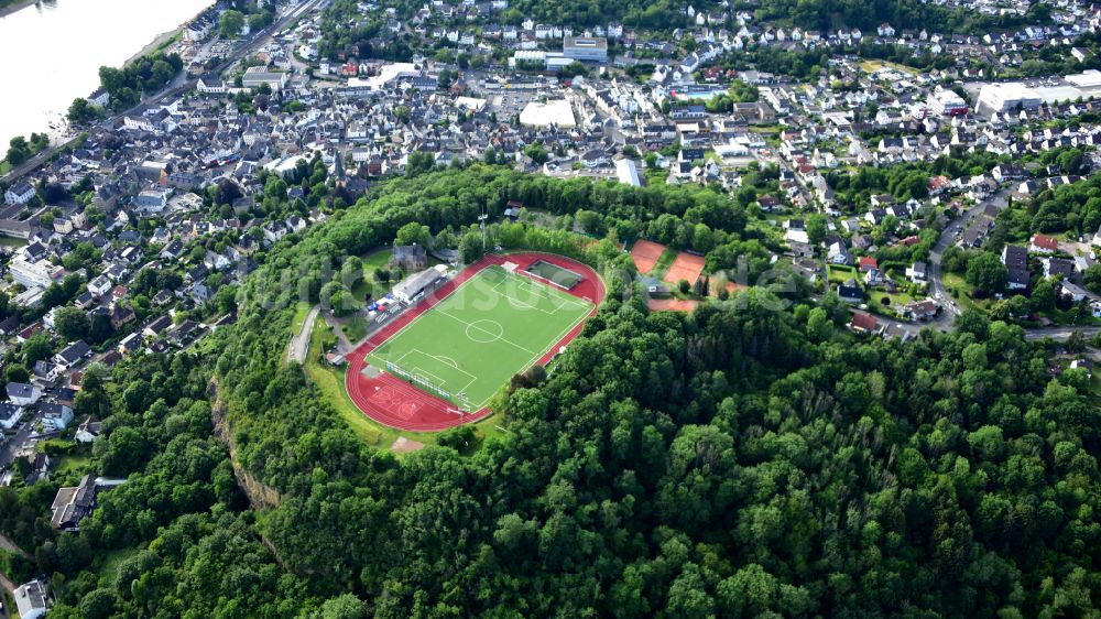 Linz am Rhein von oben - Kaiserbergstadion in Linz am Rhein im Bundesland Rheinland-Pfalz, Deutschland