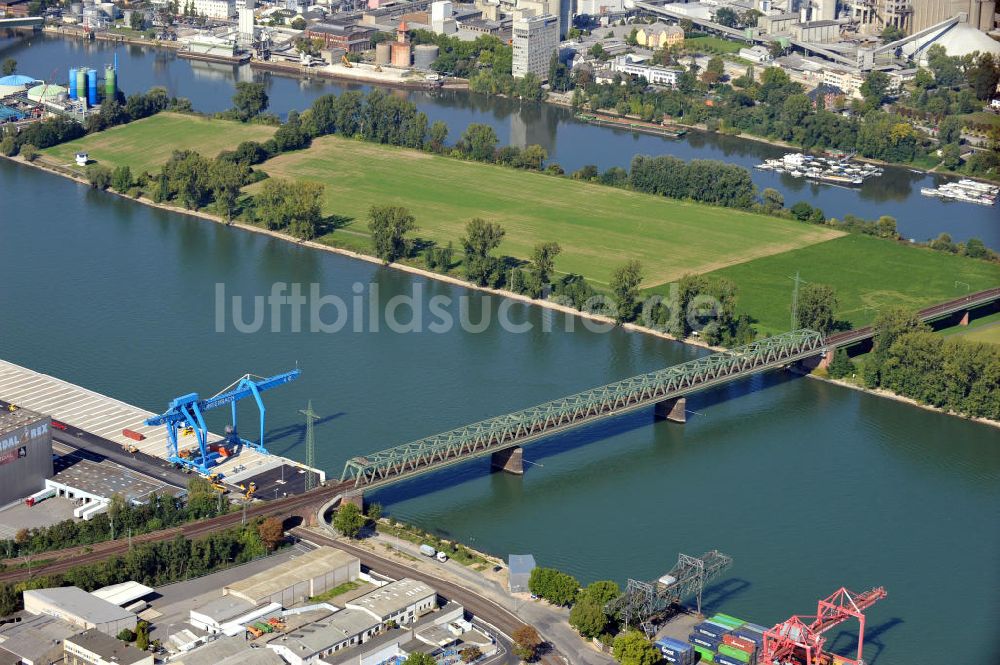 Mainz von oben - Kaiserbrücke über den Rhein in Mainz