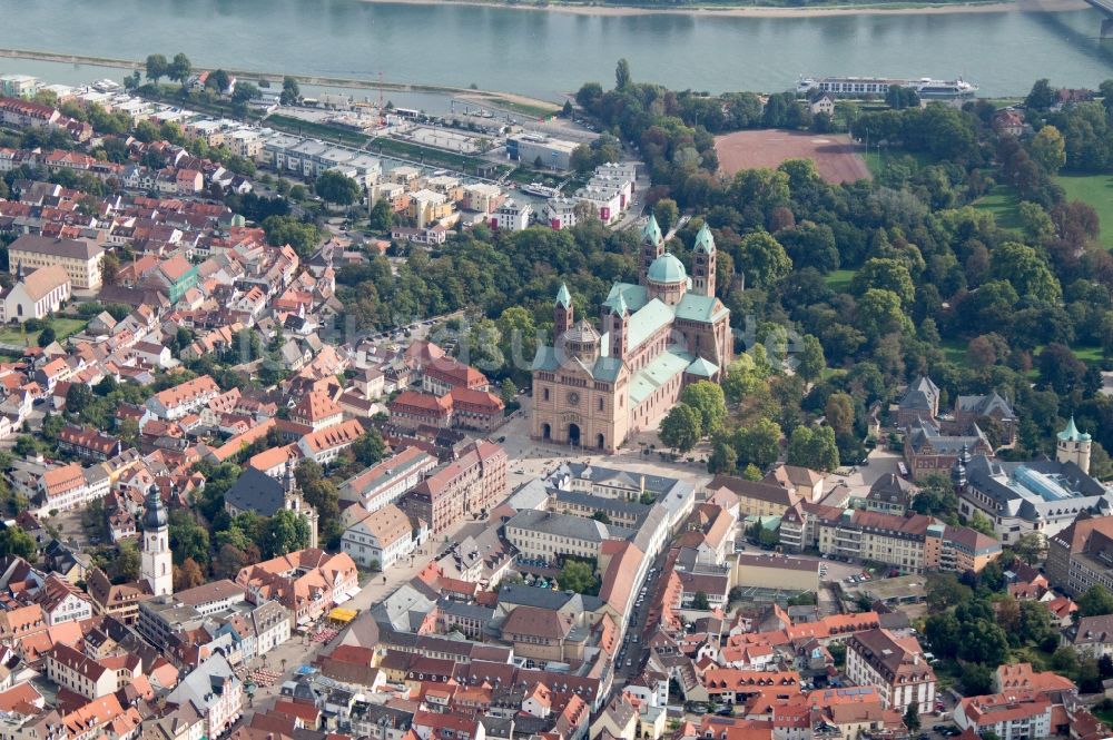 Speyer von oben - Kaiserdom zu Speyer im Bundesland Rheinland-Pfalz