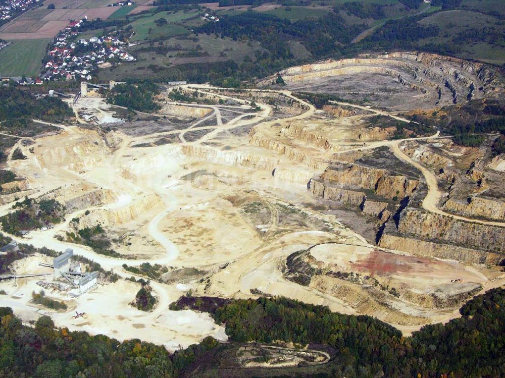 Luftbild Brandlberg - Regensburg / Bayern - Kalksteinbruches auf dem Brandlberg 08.10.2005