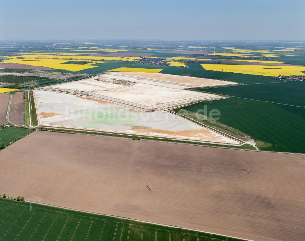 Luftaufnahme Nienburg (Saale) - Kalkteiche und Klärwerks- Becken in Nienburg (Saale) im Bundesland Sachsen-Anhalt