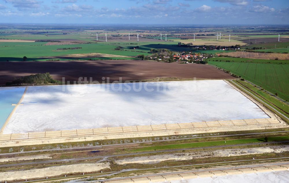 Nienburg ( Saale ) OT Latdorf aus der Vogelperspektive: Kalkteiche in Latdorf in Sachsen-Anhalt