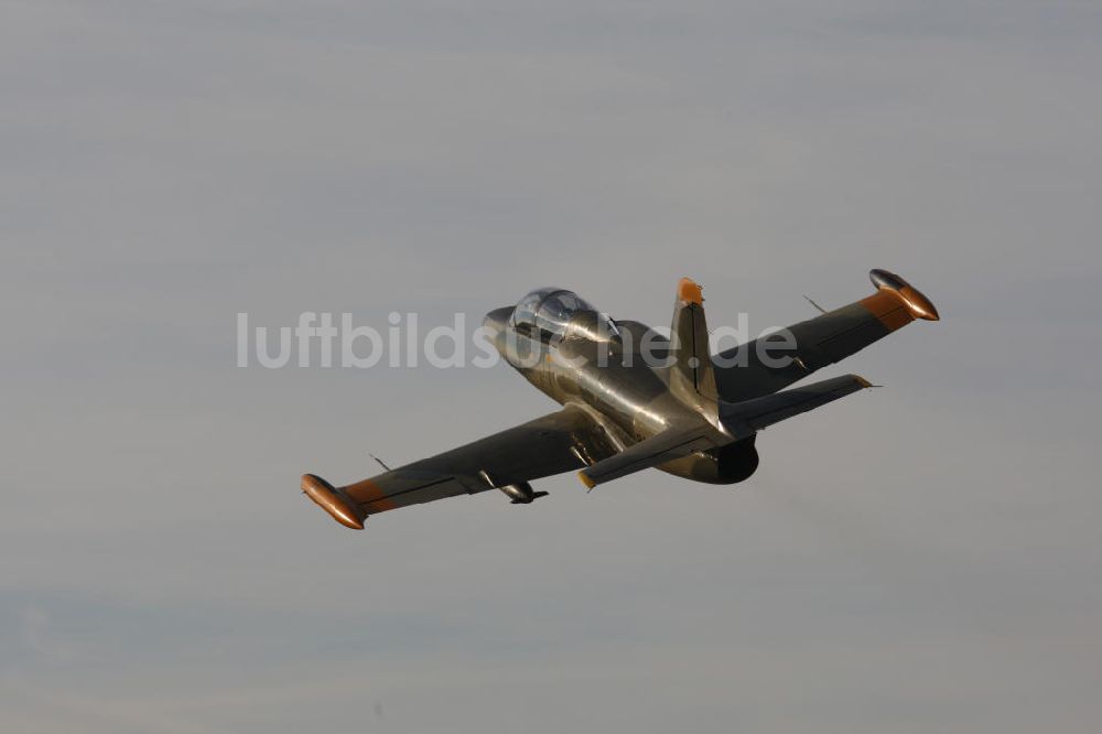 Bitburg aus der Vogelperspektive: Kampfjet Aero L-39 Albatros auf dem Flugplatz Bitburg