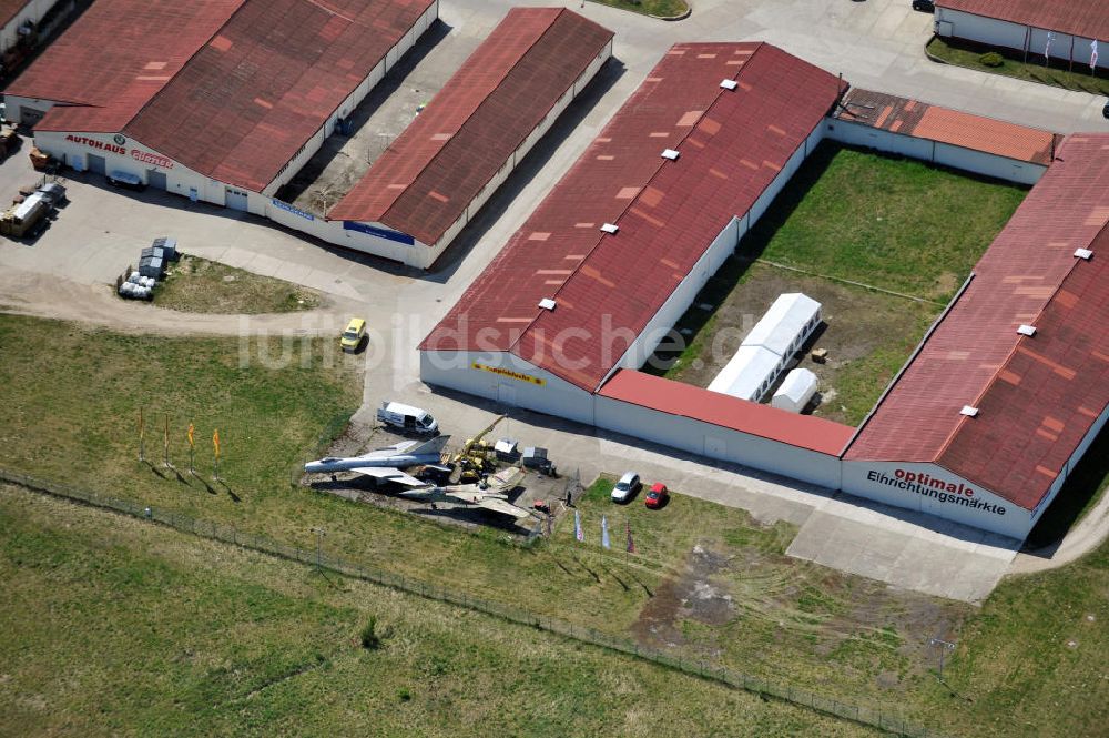 10.05.2011 von oben - Kampfjet vom Typ Su-7 und MiG 23 auf dem Gelände des Gewerbezentrum Beelitz-Süd