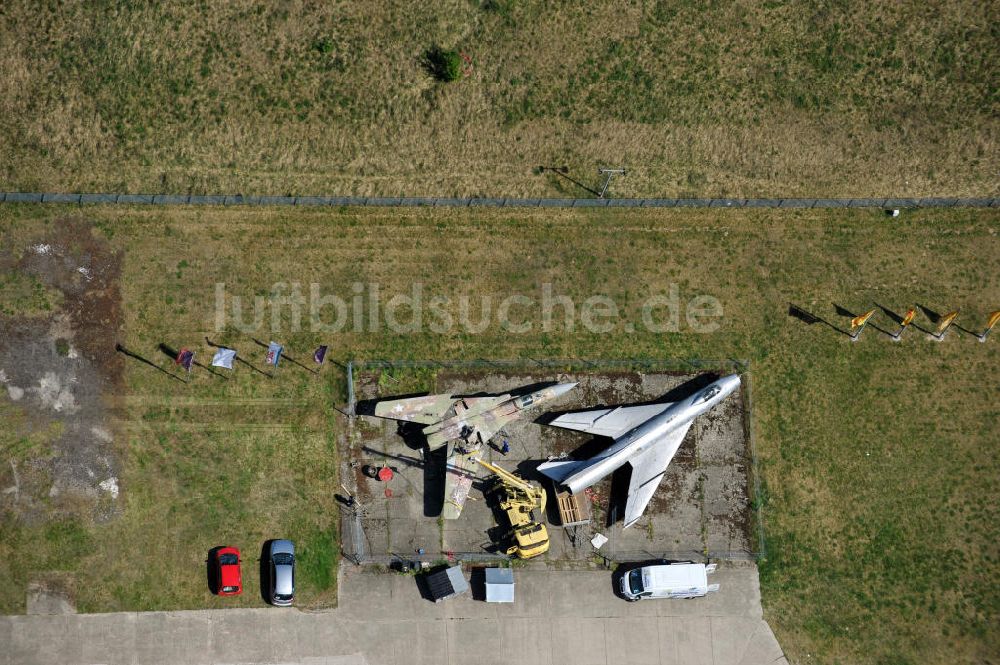 10.05.2011 von oben - Kampfjet vom Typ Su-7 und MiG 23 auf dem Gelände des Gewerbezentrum Beelitz-Süd