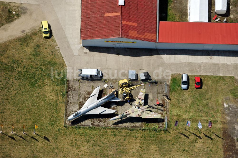 Luftaufnahme 10.05.2011 - Kampfjet vom Typ Su-7 und MiG 23 auf dem Gelände des Gewerbezentrum Beelitz-Süd