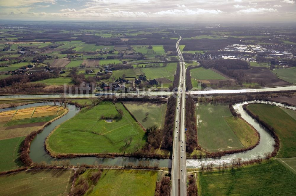 Luftaufnahme Werne - Kanal an der Autobahn nahe Werne im Bundesland Nordrhein-Westfalen