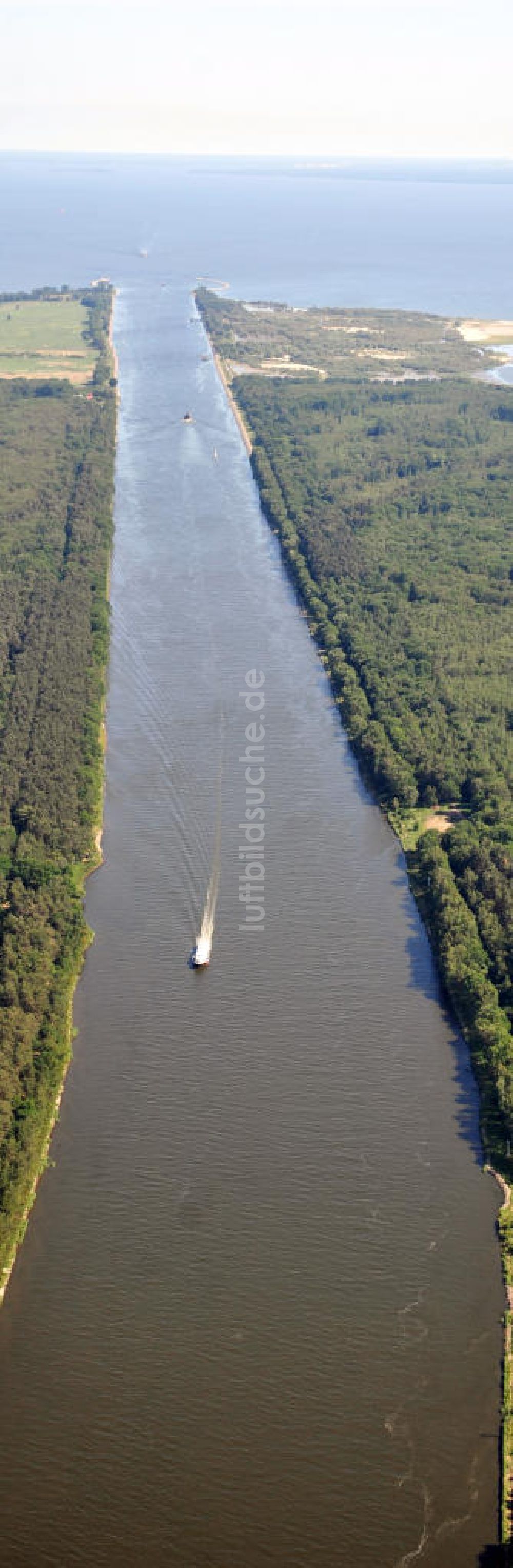 Swinemünde ( Swinoujscie ) aus der Vogelperspektive: Kanal Piastowski / Piastenkanal- als Kaiserfahrt erbauter Kanals südlich der Hafenstadt Swinoujscie