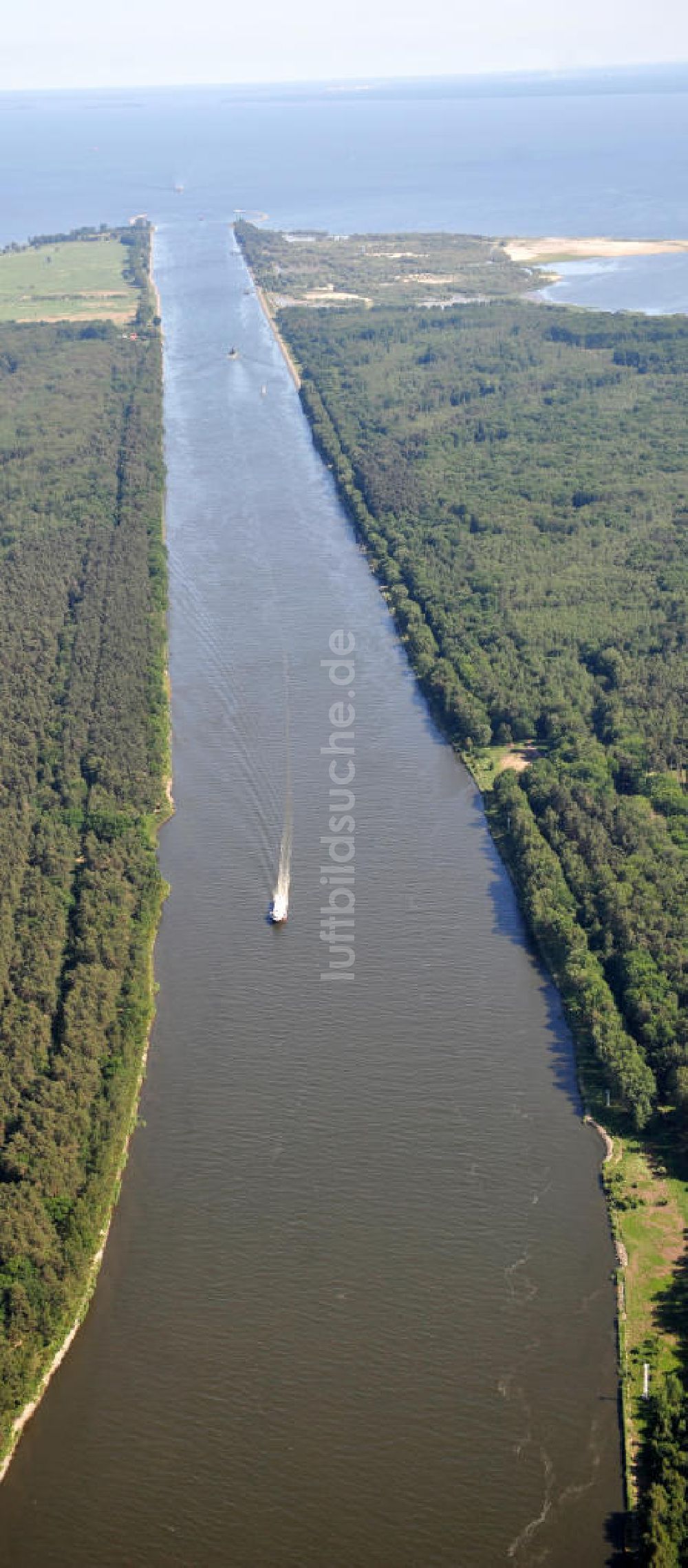 Luftbild Swinemünde ( Swinoujscie ) - Kanal Piastowski / Piastenkanal- als Kaiserfahrt erbauter Kanals südlich der Hafenstadt Swinoujscie