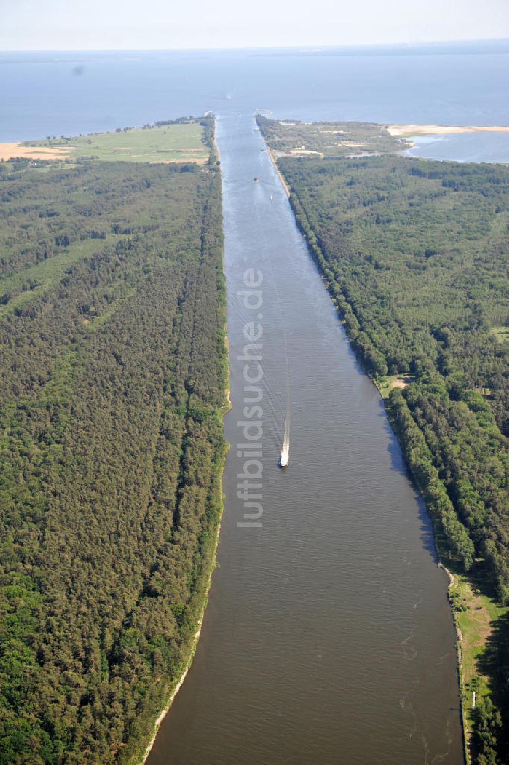 Luftaufnahme Swinemünde ( Swinoujscie ) - Kanal Piastowski / Piastenkanal- als Kaiserfahrt erbauter Kanals südlich der Hafenstadt Swinoujscie