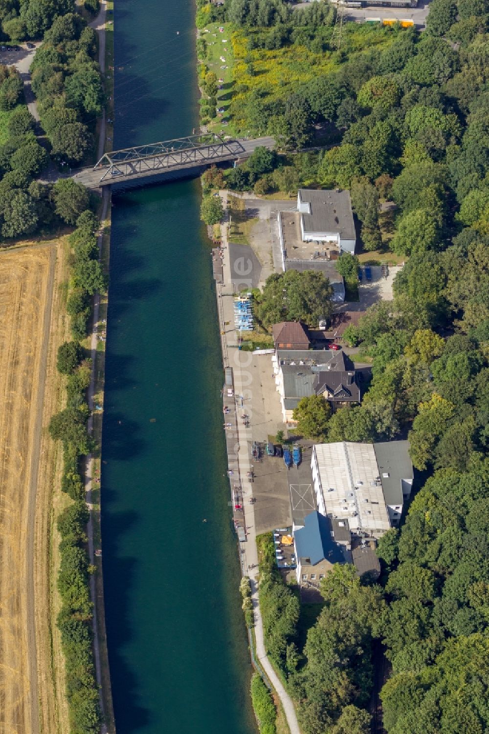 Dortmund von oben - Kanalbrücke über dem Dortmund-Ems-Kanal in Dortmund im Bundesland Nordrhein-Westfalen