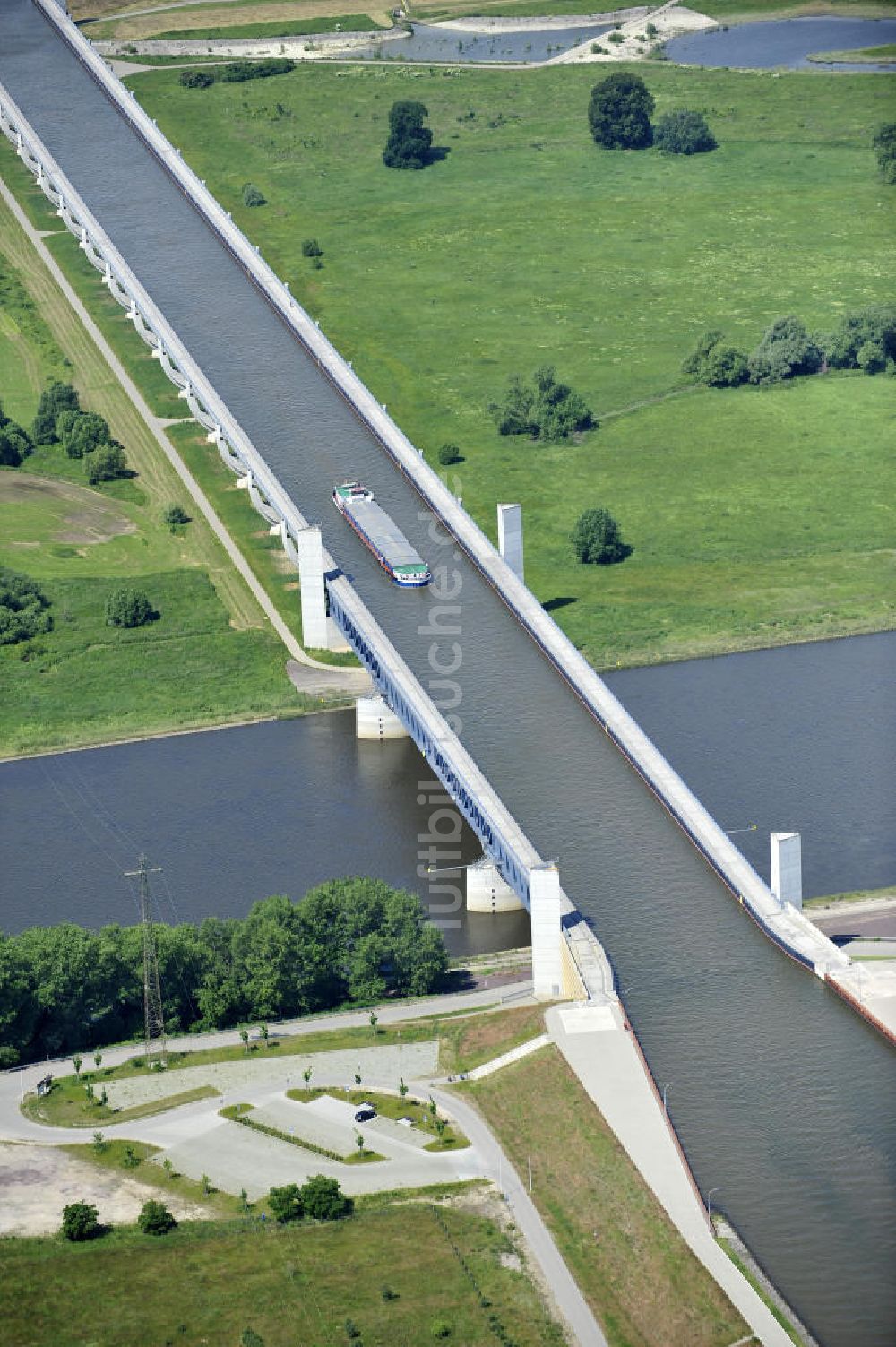 Luftaufnahme Hohenwarthe - Kanalbrücke Hohenwarthe am Wasserstraßenkreuz Magdeburg