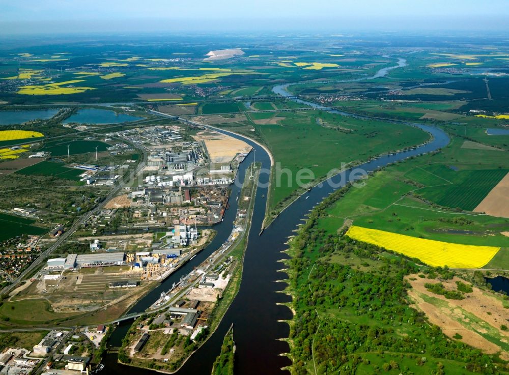 Luftaufnahme Magdeburg - Kanalhafen und Hansehafen an der Elbe in Magdeburg im Bundesland Sachsen-Anhalt