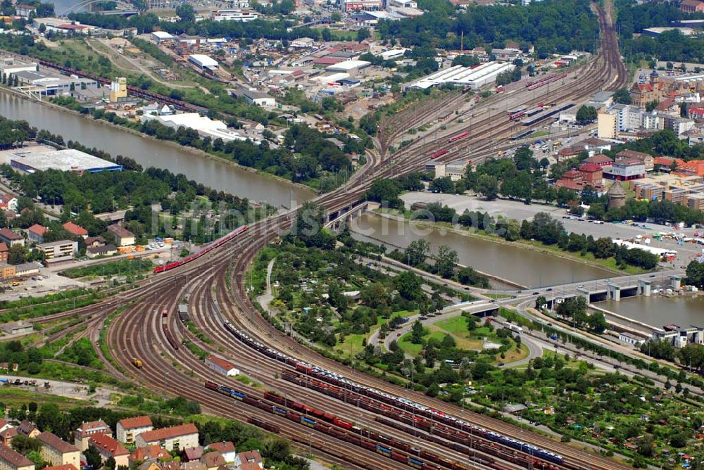 Heilbronn von oben - Kanalhafen Heilbronn mit der Eisenbahnbrücke und der Otto-Konz-Brücke