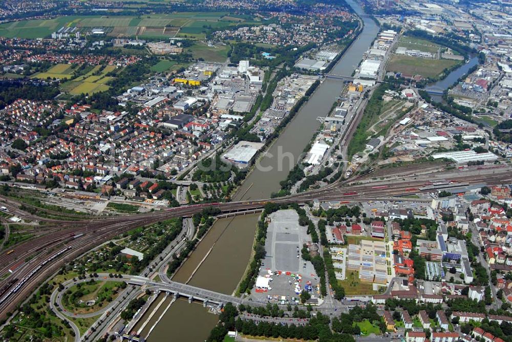 Luftbild Heilbronn - Kanalhafen Heilbronn mit der Eisenbahnbrücke und der Otto-Konz-Brücke