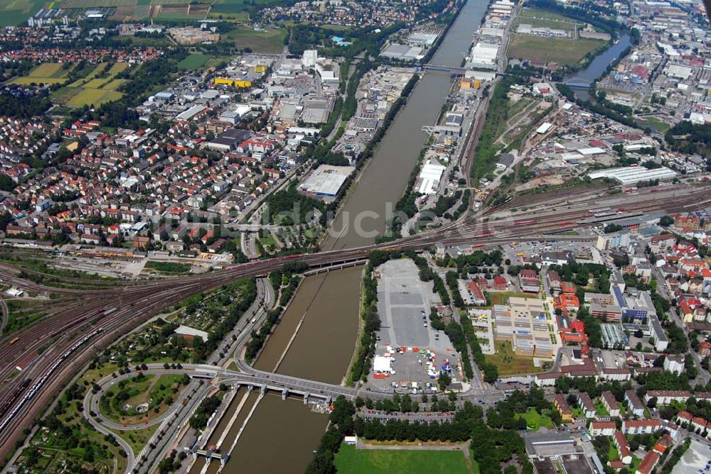 Luftaufnahme Heilbronn - Kanalhafen Heilbronn mit der Eisenbahnbrücke und der Otto-Konz-Brücke