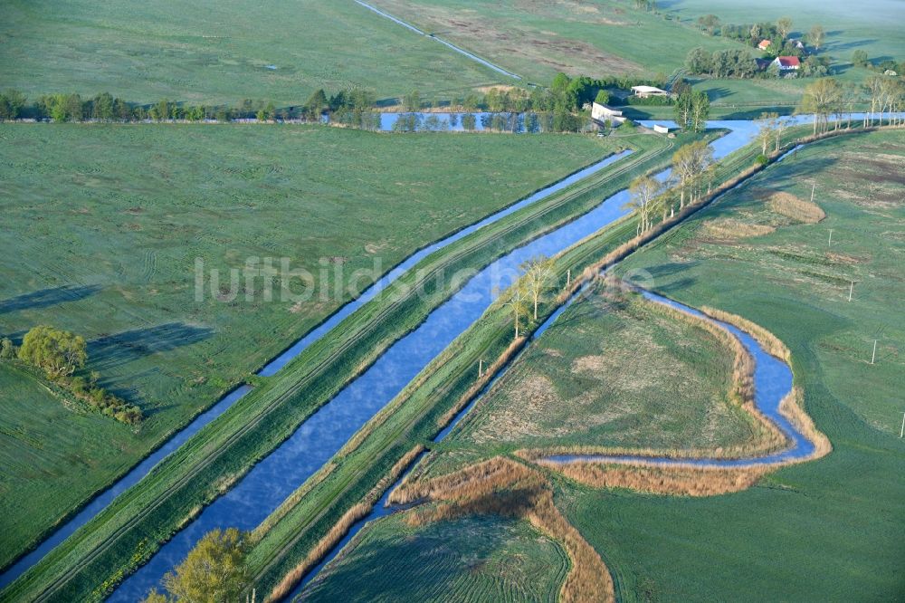 Luftbild Dreetz - Kanalverlauf und Uferbereiche des Alten Rhinkanals in Dreetz im Bundesland Brandenburg, Deutschland