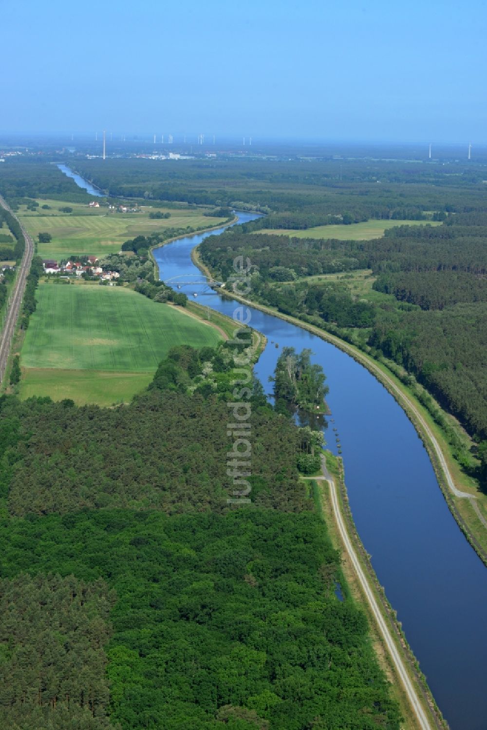 Wusterwitz von oben - Kanalverlauf und Uferbereiche des Elbe-Havel-Kanales in Wusterwitz im Bundesland Brandenburg