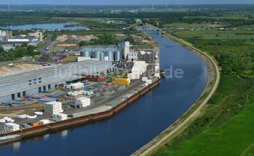 Luftbild Magdeburg - Kanalverlauf und Uferbereiche der Industriegebiete am Abstiegskanal Rothensee in Magdeburg im Bundesland Sachsen-Anhalt