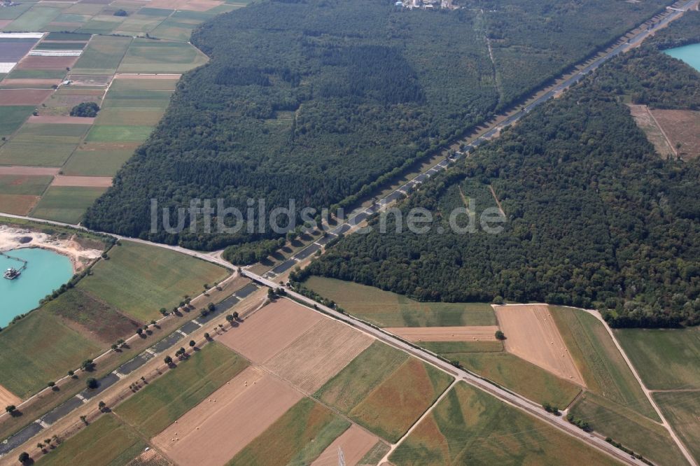 Luftaufnahme Riegel am Kaiserstuhl - Kanalverlauf und Uferbereiche des Leopoldskanals in Riegel am Kaiserstuhl im Bundesland Baden-Württemberg