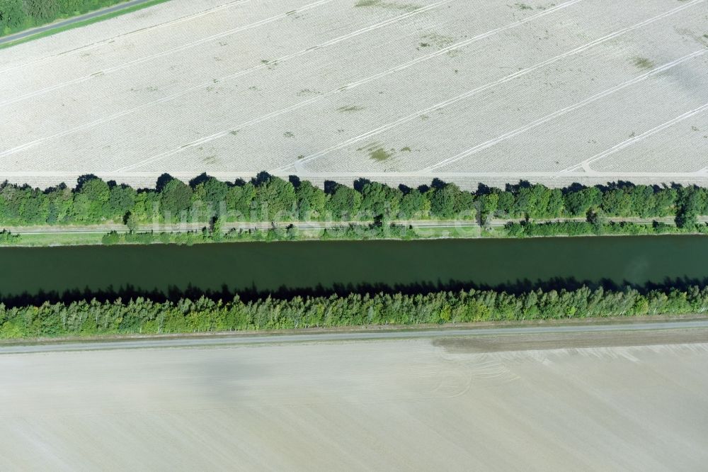 Meine aus der Vogelperspektive: Kanalverlauf und Uferbereiche des Mittellandkanals in Meine im Bundesland Niedersachsen