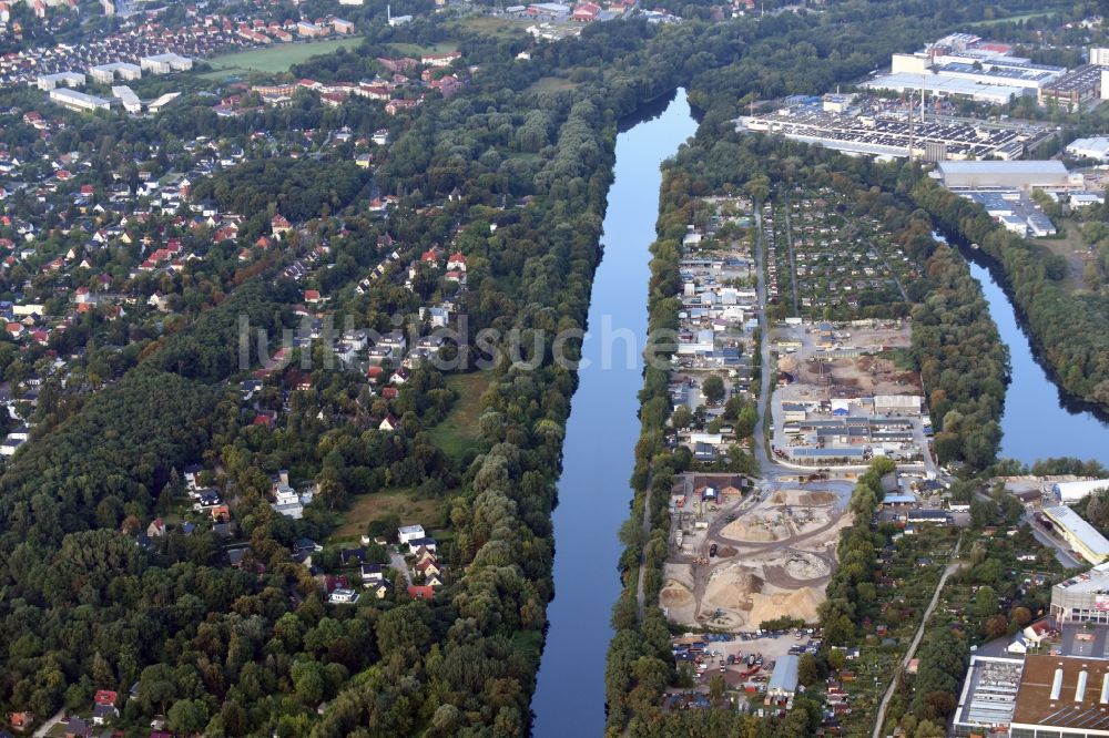 Teltow von oben - Kanalverlauf und Uferbereiche des Teltowkanals in Teltow im Bundesland Brandenburg