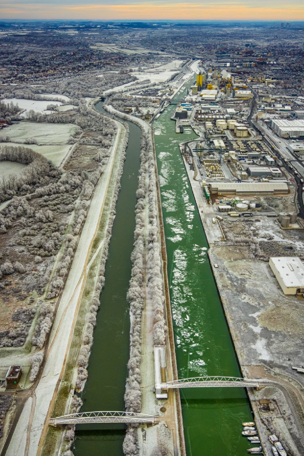 Herringen aus der Vogelperspektive: Kanalverlauf und Uferbereiche des Verbindungskanales Datteln-Hamm-Kanal und Fluss Lippe in Herringen im Bundesland Nordrhein-Westfalen, Deutschland