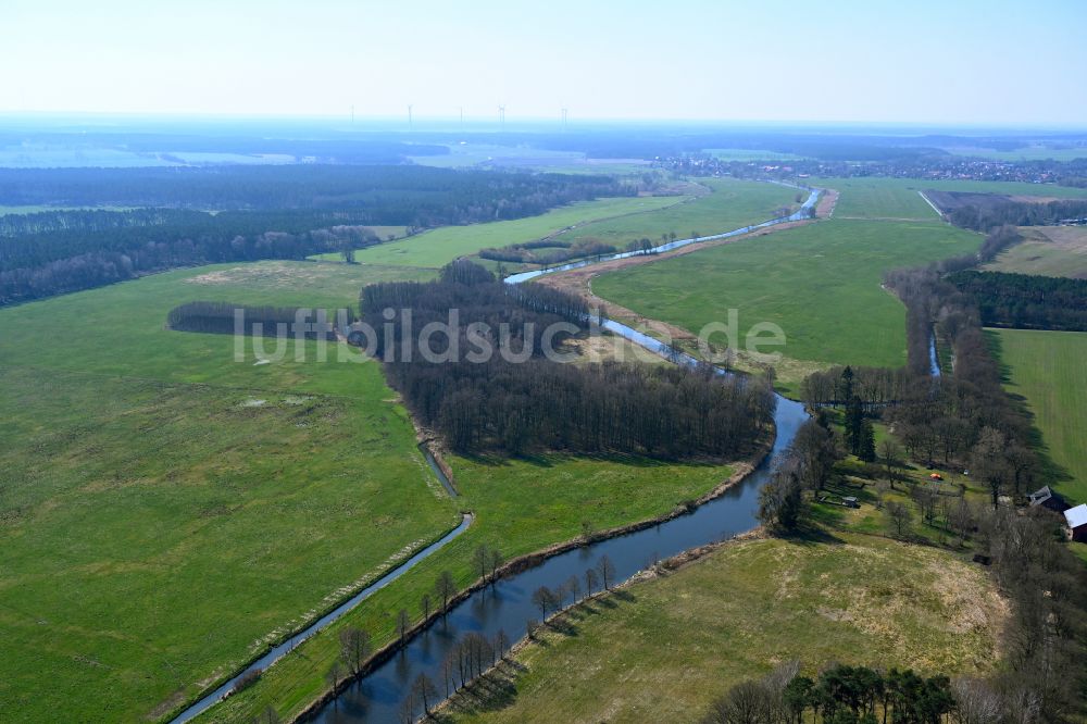 Luftbild Eldena - Kanalverlauf und Uferbereiche des Verbindungskanales MEW Müritz- Elde- Wasserstraße in Eldena im Bundesland Mecklenburg-Vorpommern, Deutschland