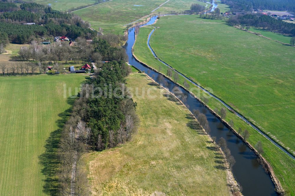 Eldena von oben - Kanalverlauf und Uferbereiche des Verbindungskanales MEW Müritz- Elde- Wasserstraße in Eldena im Bundesland Mecklenburg-Vorpommern, Deutschland