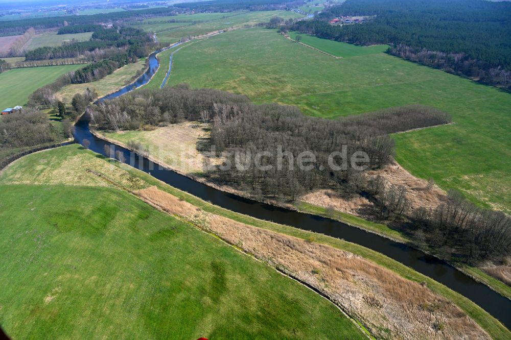 Eldena von oben - Kanalverlauf und Uferbereiche des Verbindungskanales MEW Müritz- Elde- Wasserstraße in Eldena im Bundesland Mecklenburg-Vorpommern, Deutschland