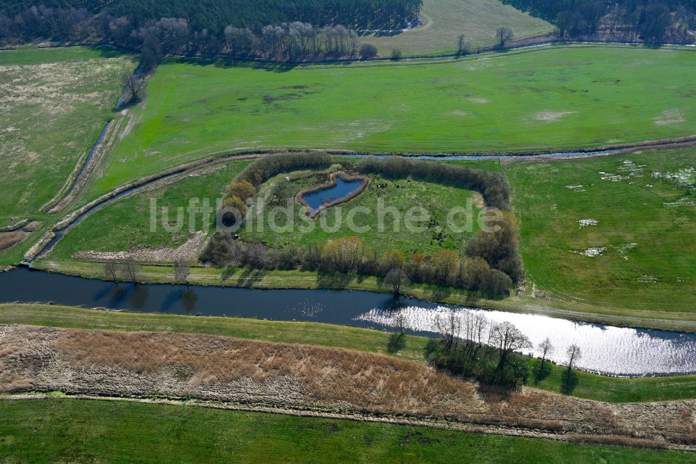 Luftaufnahme Eldena - Kanalverlauf und Uferbereiche des Verbindungskanales MEW Müritz- Elde- Wasserstraße in Eldena im Bundesland Mecklenburg-Vorpommern, Deutschland