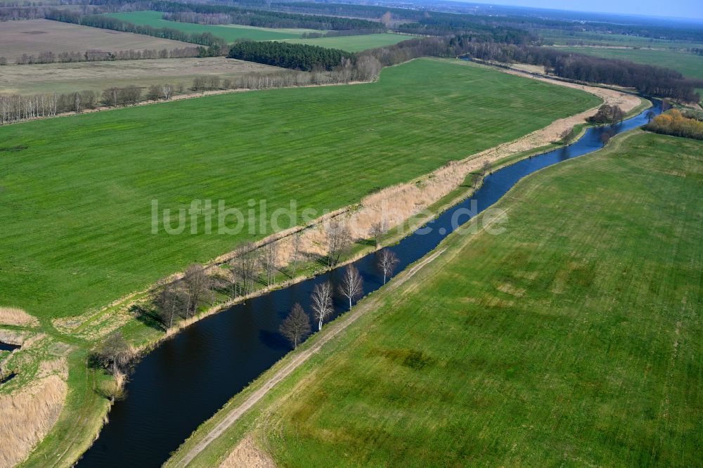 Eldena aus der Vogelperspektive: Kanalverlauf und Uferbereiche des Verbindungskanales MEW Müritz- Elde- Wasserstraße in Eldena im Bundesland Mecklenburg-Vorpommern, Deutschland