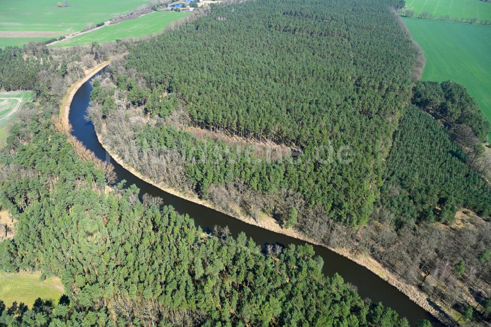 Eldena aus der Vogelperspektive: Kanalverlauf und Uferbereiche des Verbindungskanales MEW Müritz- Elde- Wasserstraße in Eldena im Bundesland Mecklenburg-Vorpommern, Deutschland