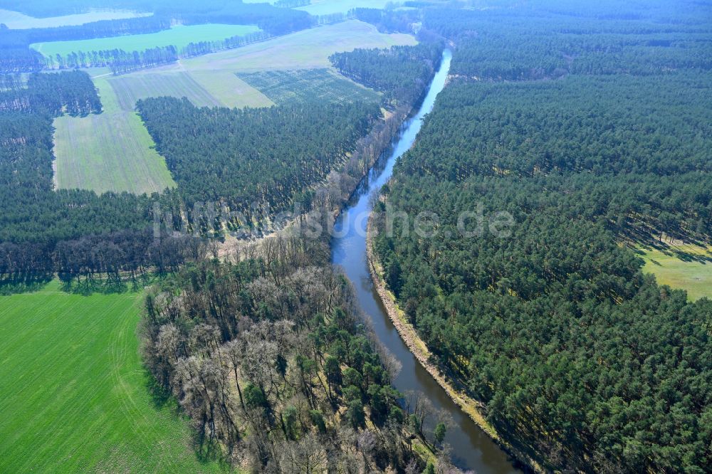 Luftaufnahme Eldena - Kanalverlauf und Uferbereiche des Verbindungskanales MEW Müritz- Elde- Wasserstraße in Eldena im Bundesland Mecklenburg-Vorpommern, Deutschland