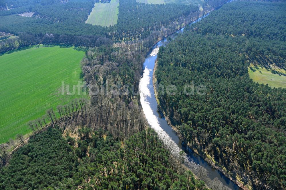 Eldena von oben - Kanalverlauf und Uferbereiche des Verbindungskanales MEW Müritz- Elde- Wasserstraße in Eldena im Bundesland Mecklenburg-Vorpommern, Deutschland