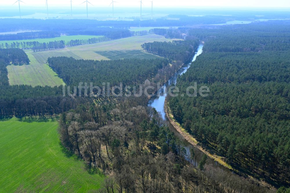 Luftaufnahme Eldena - Kanalverlauf und Uferbereiche des Verbindungskanales MEW Müritz- Elde- Wasserstraße in Eldena im Bundesland Mecklenburg-Vorpommern, Deutschland